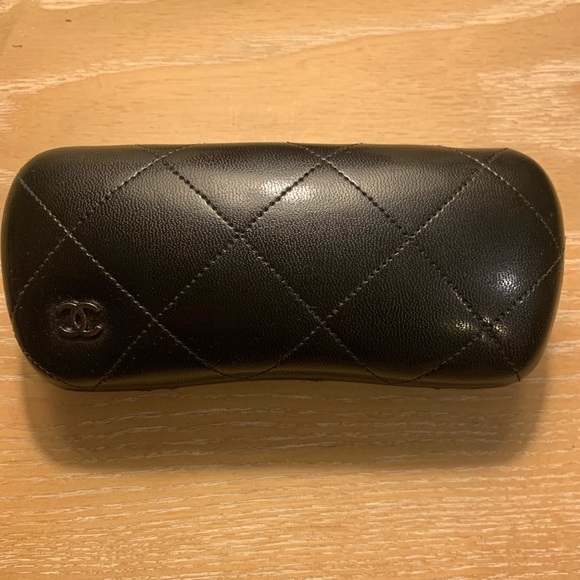 CHANEL EYEGLASS CASE AND BOX TUFTED LUXURY LEATHER WITH CLOTH COVER BLACK - Picture 4 of 5